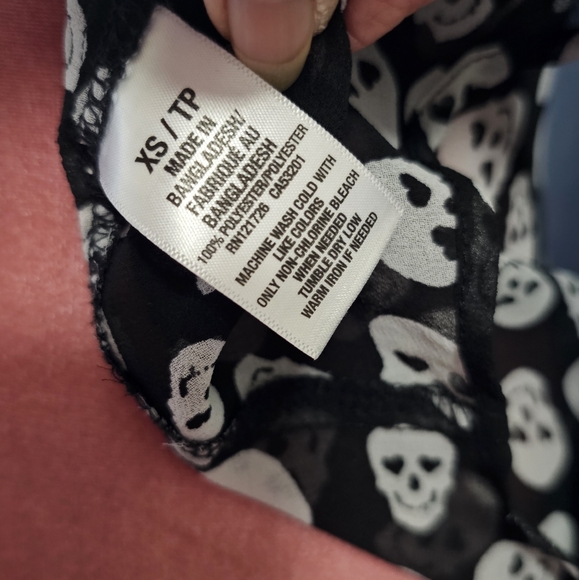 Aeropostale sheer skull design button-up shirt, size XS. - Picture 10 of 10